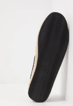 Pier One Rena Espadrille Unisex - Espadrilles - Black 14 Pier One Rena Espadrille Unisex - Espadrilles - Black -Schoenen Promotie 1eb50808d4584488a60ebfcbb93affb1