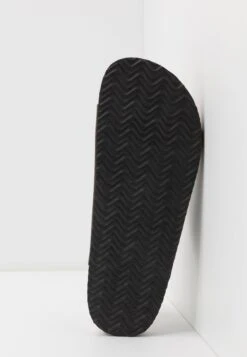 Pier One Unisex - Pantoffels - Brown 10 Pier One Unisex - Pantoffels - Brown -Schoenen Promotie 23e143c048ee4fd8b5e22a3556ccfbfb