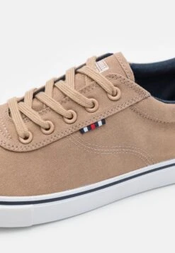 Pier One Unisex - Sneakers Laag - Brown 11 Pier One Unisex - Sneakers Laag - Brown -Schoenen Promotie 3d8d930a9d594a348d328f3c83bbc354