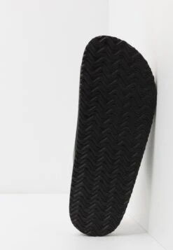 Pier One Unisex - Pantoffels - Black -Schoenen Promotie 4a735c24e60449a29969a0148d036b07