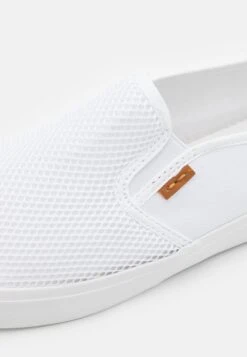 Pier One Unisex - Instappers - White 11 Pier One Unisex - Instappers - White -Schoenen Promotie 7af3f76c7d3048f7ace815eb38fb78e9