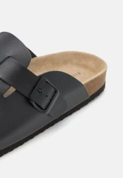 Pier One Leather Unisex - Pantoffels - Black 11 Pier One Leather Unisex - Pantoffels - Black -Schoenen Promotie 7b28889d1d2247a8abcae3a4a4c34674