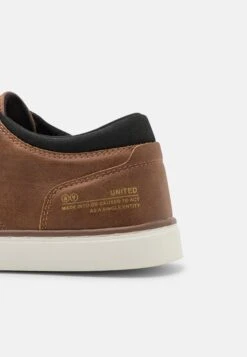 Pier One Sneakers Laag - Cognac 11 Pier One Sneakers Laag - Cognac -Schoenen Promotie 8733e13d37d6492285523affe08eb939
