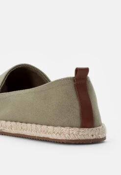 Pier One Rena Espadrille Unisex - Espadrilles - Olive 11 Pier One Rena Espadrille Unisex - Espadrilles - Olive -Schoenen Promotie 8b1ef3dce9d344a08d816af96a53324d