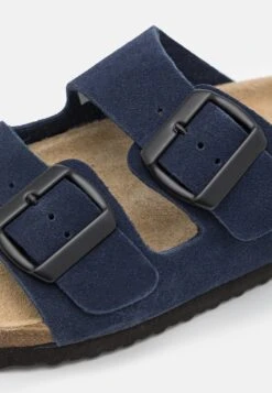 Pier One Leather Unisex - Pantoffels - Dark Blue 11 Pier One Leather Unisex - Pantoffels - Dark Blue -Schoenen Promotie a5a88158e25a4eb4b3e59dc262861c25