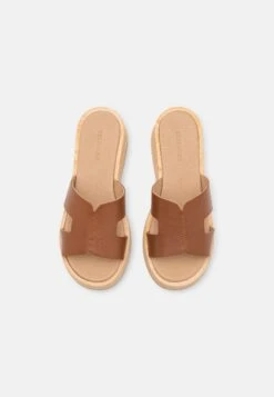 Pier One Leather - Clogs - Cognac 11 Pier One Leather - Clogs - Cognac -Schoenen Promotie a77eaa9361344ea1bb17475ba6b12470