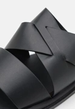 Pier One Muiltjes - Black 11 Pier One Muiltjes - Black -Schoenen Promotie b50a1b42a3ee4cfaa6748df68bcbfe4c