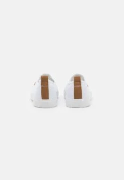 Pier One Unisex - Instappers - White 8 Pier One Unisex - Instappers - White -Schoenen Promotie d0dcb07e7bd24443a1df824091ece39a