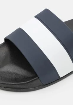 Pier One Muiltjes - Dark Blue/White 11 Pier One Muiltjes - Dark Blue/White -Schoenen Promotie fca2b97369364691b5a9f753ac3a49a5